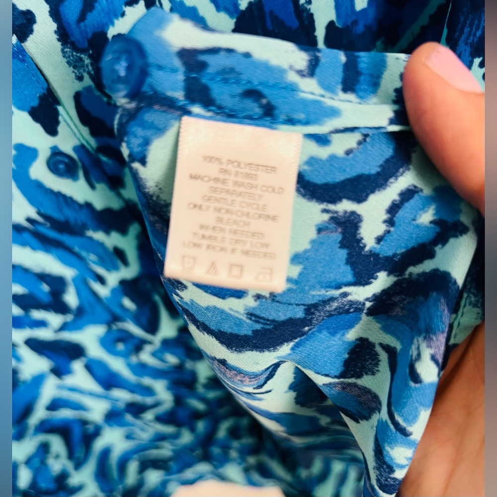 Liz Claiborne Sleeveless Button-Down Top – L | Blue Leopard Print | Flowy Fit - Picture 5 of 13